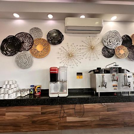 Hotel Bugari Aeropuerto Guadalajara Las Pintas Екстер'єр фото