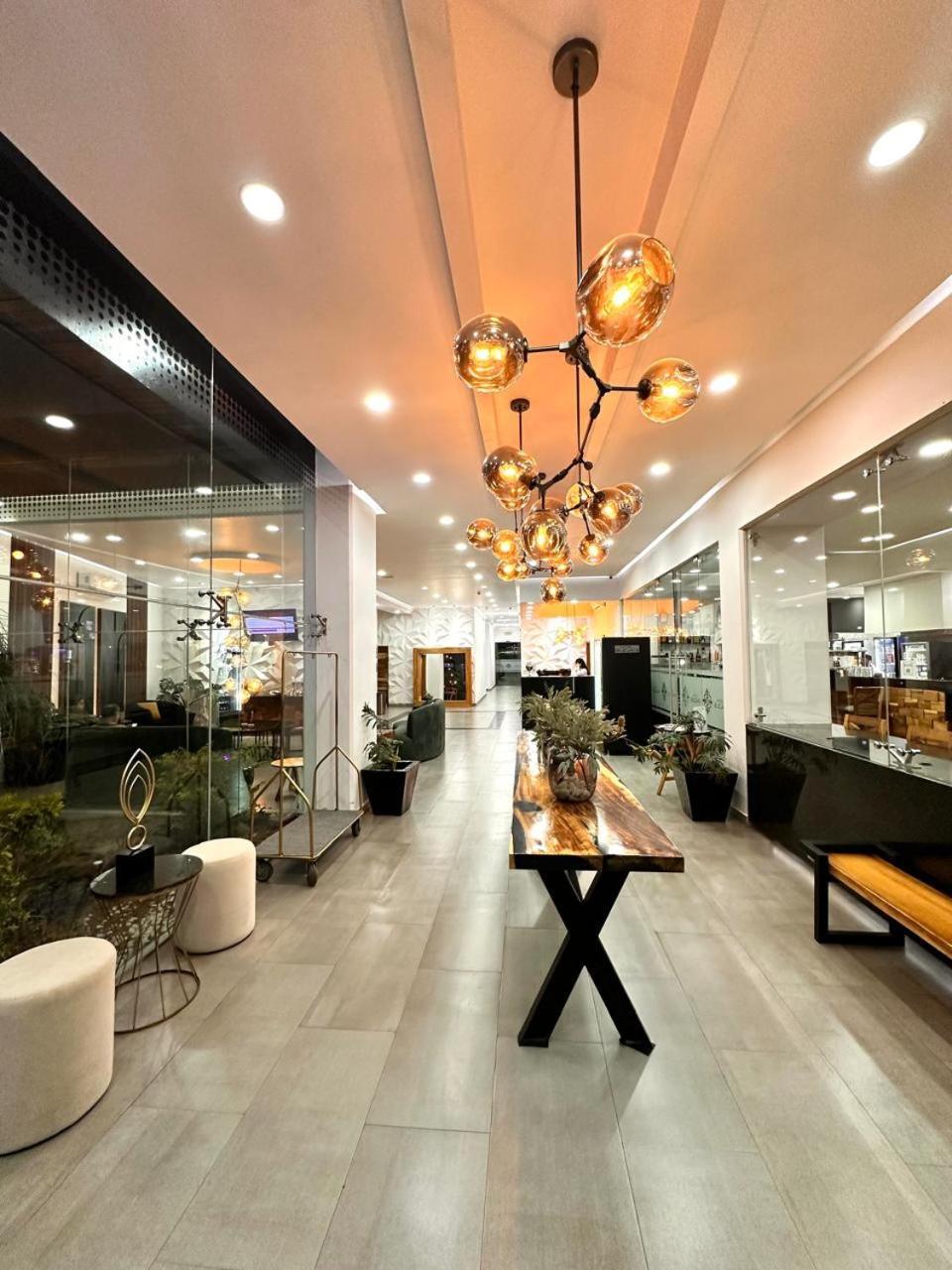 Hotel Bugari Aeropuerto Guadalajara Las Pintas Екстер'єр фото