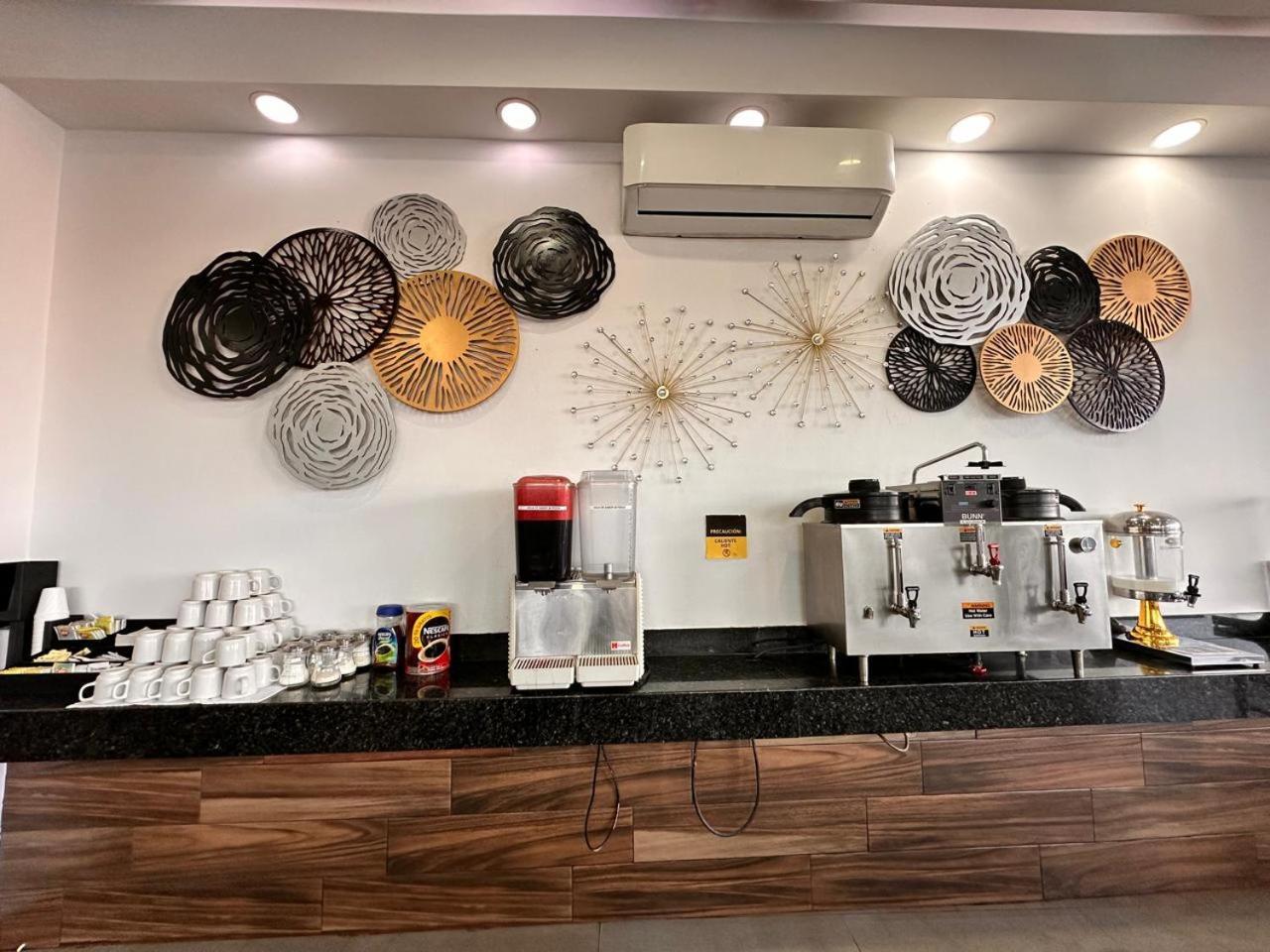 Hotel Bugari Aeropuerto Guadalajara Las Pintas Екстер'єр фото