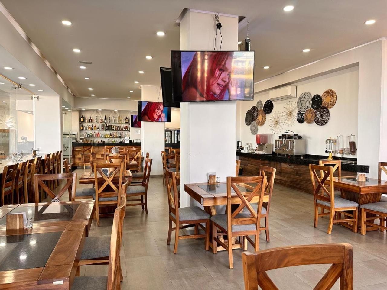 Hotel Bugari Aeropuerto Guadalajara Las Pintas Екстер'єр фото
